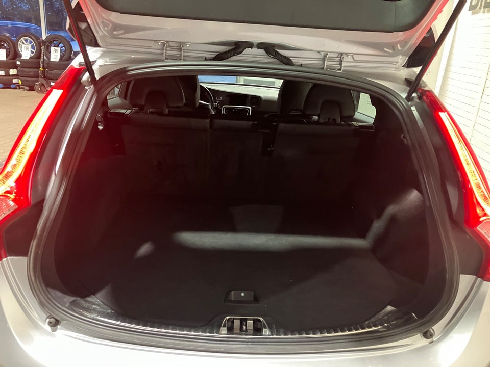 Volvo V60 2,0 D4 190 Summum aut. 5d