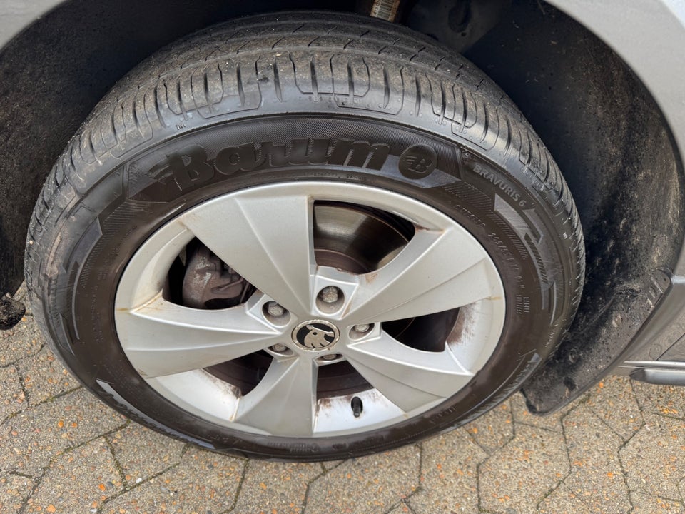 VW Touran 1,6 TDi 105 Match BMT 7prs 5d