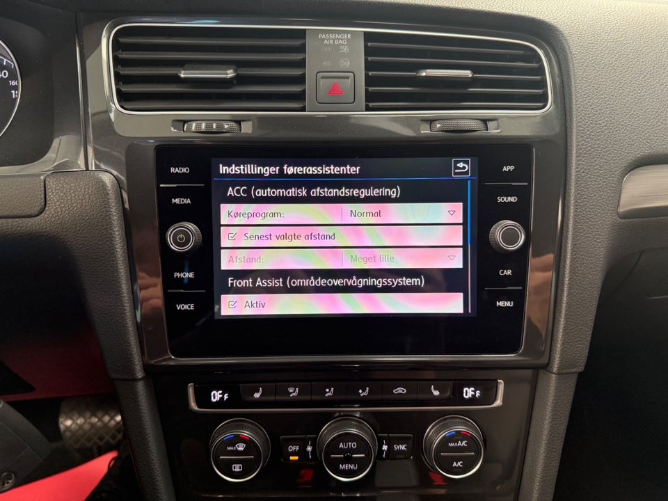VW Golf VII 2,0 TDi 150 Comfortline Connect Variant DSG 5d