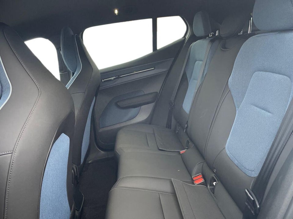 Volvo EX30 Extended Range Plus 5d