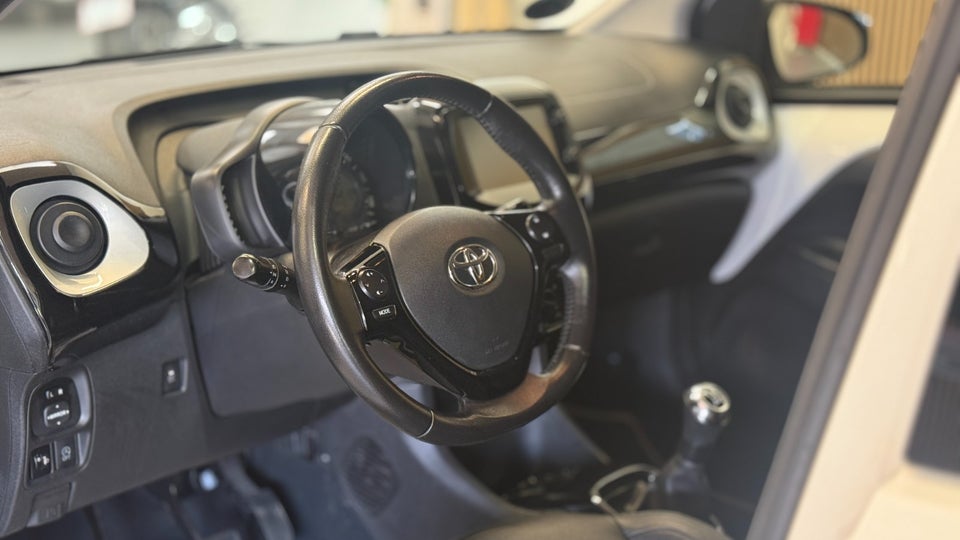 Toyota Aygo 1,0 VVT-i x-clusiv 5d