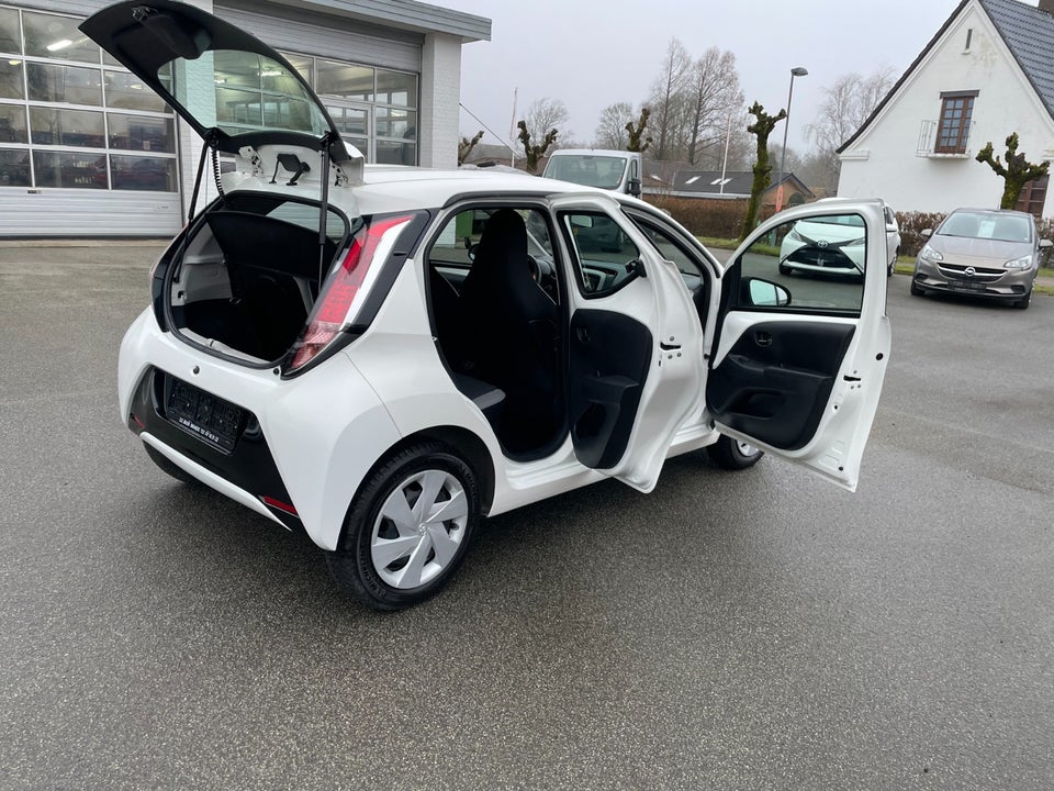 Toyota Aygo 1,0 VVT-i x-play 5d