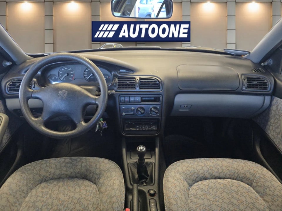 Peugeot 406 1,8 SL 4d