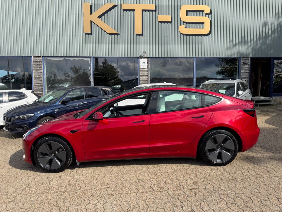 Tesla Model 3 Standard Range+ RWD 4d