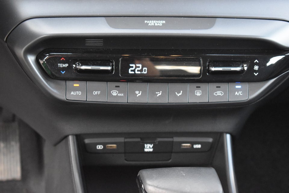 Hyundai i20 1,0 T-GDi Essential DCT 5d