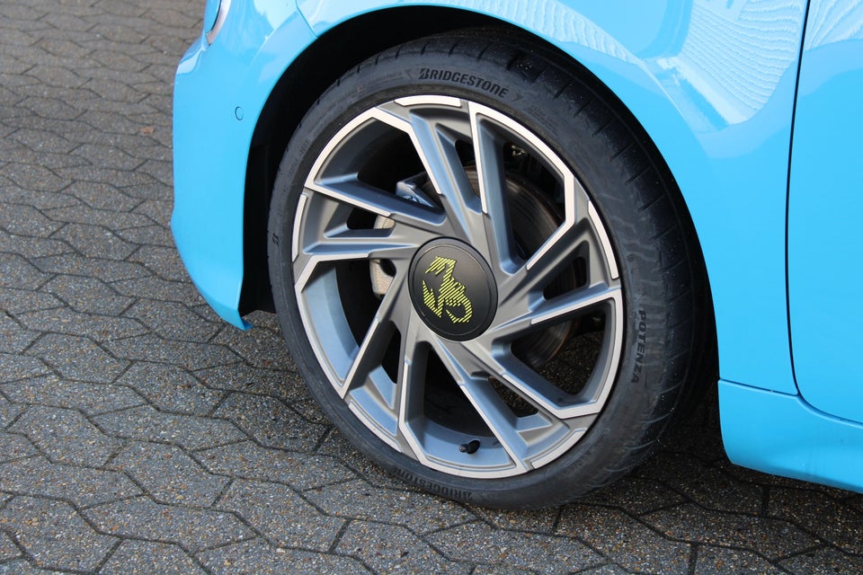 Abarth 500e Scorpionissima Cabrio 2d