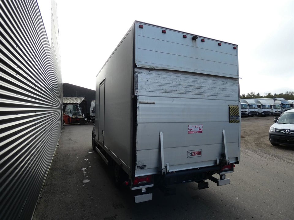 Iveco Daily 3,0 35S18 Box m/lift AG8 2d