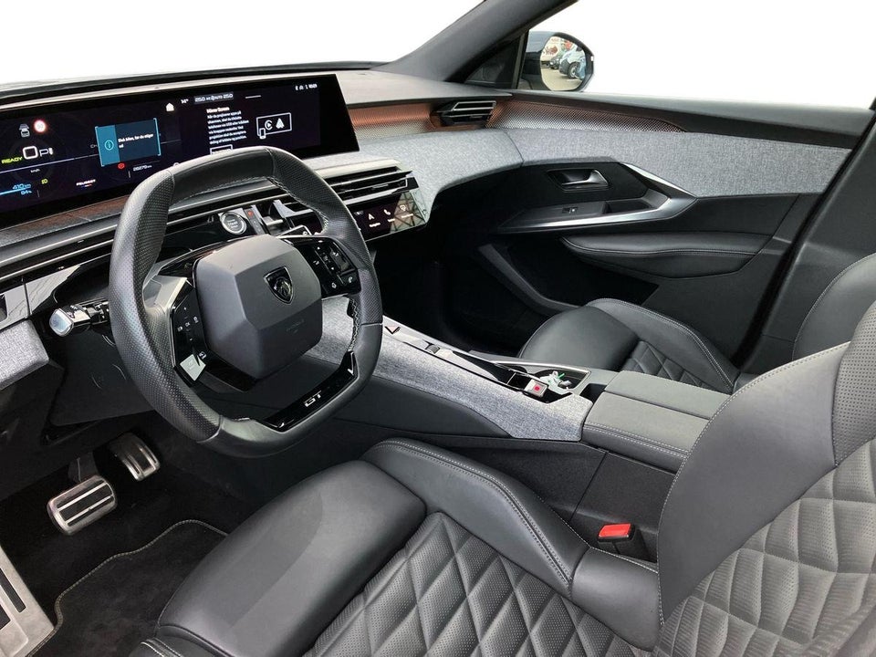 Peugeot e-3008 77 GT 5d