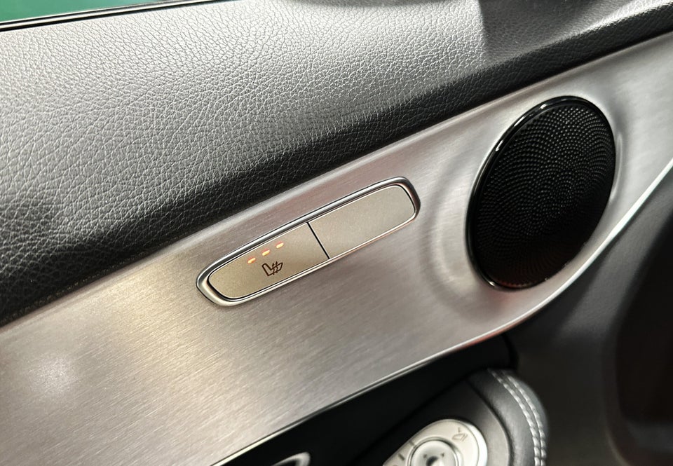 Mercedes C300 de 2,0 AMG Line stc. aut. 5d