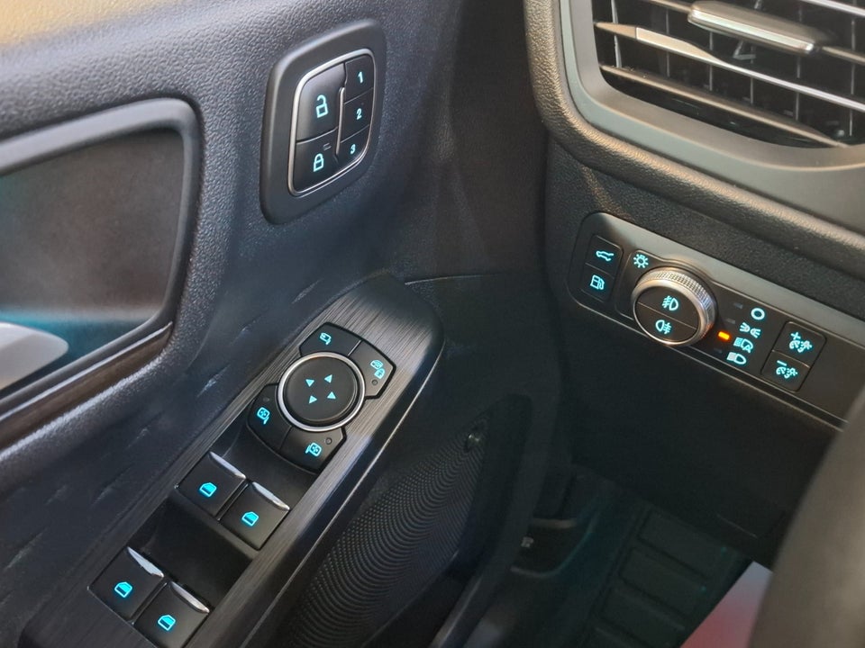 Ford Kuga 2,5 PHEV Vignale CVT 5d