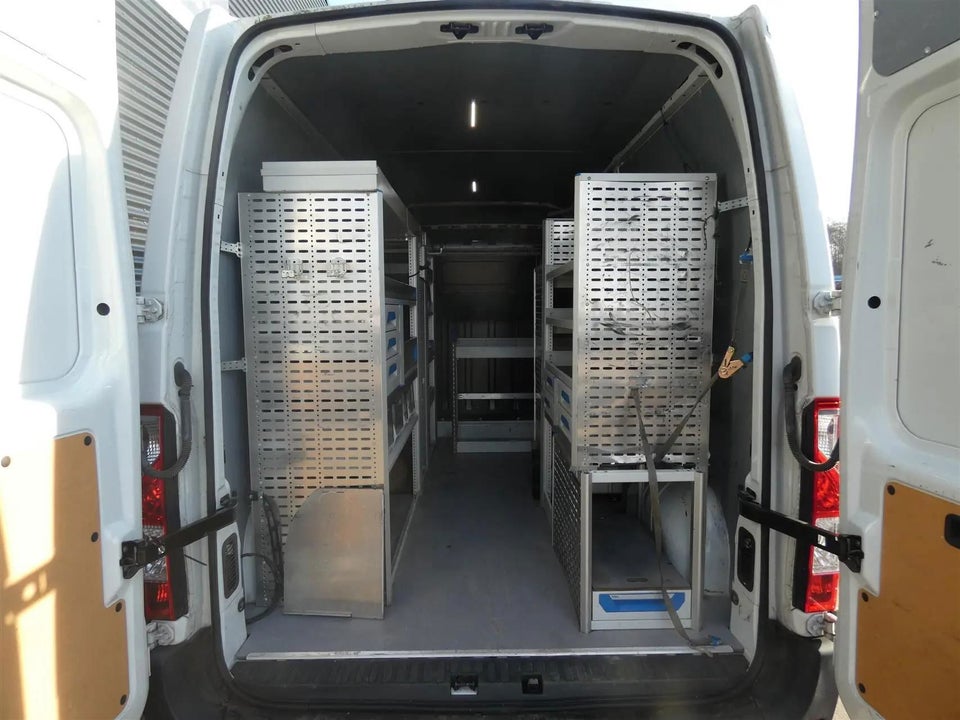 Renault Master III T35 2,3 dCi 145 L2H2 Kassevogn