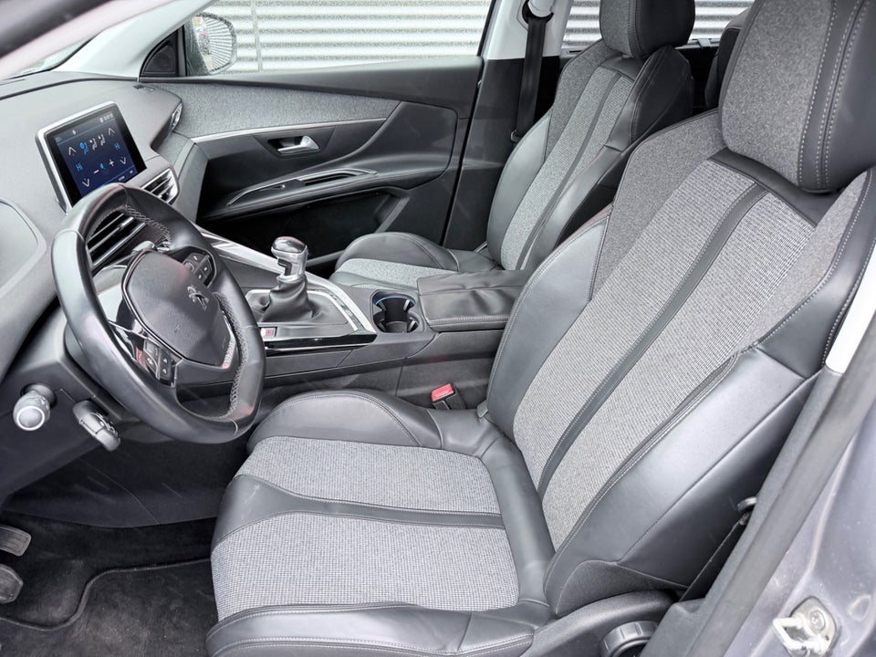 Peugeot 5008 1,5 BlueHDi 130 Allure 7prs 5d