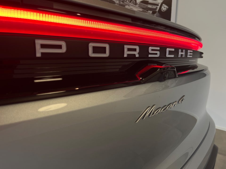 Porsche Macan 4 5d