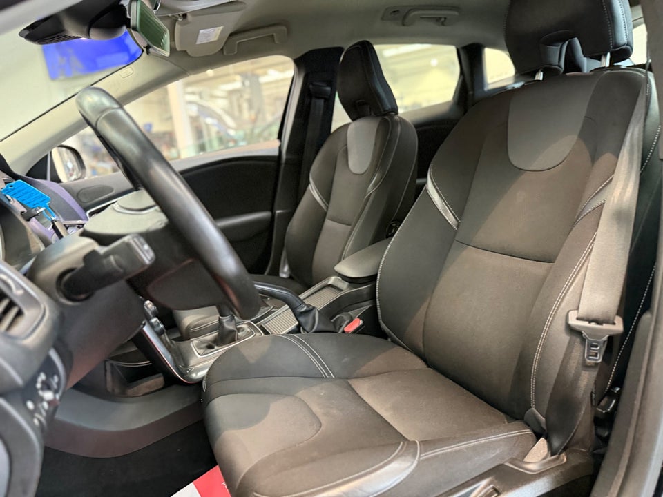 Volvo V40 2,0 D2 120 Momentum Eco 5d