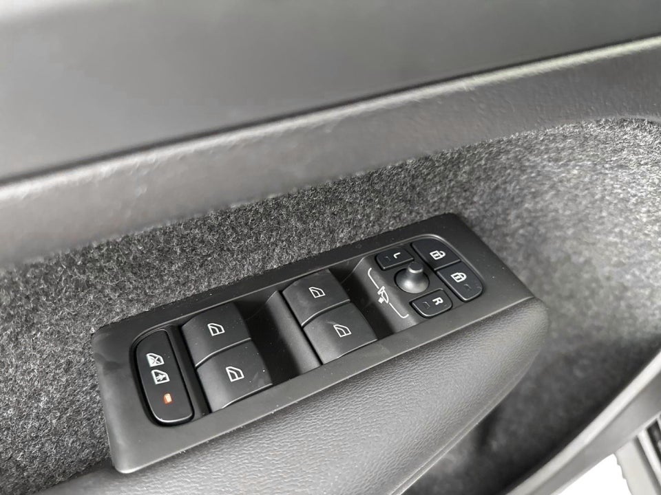 Volvo EX40 Extended Range Black Edition 5d