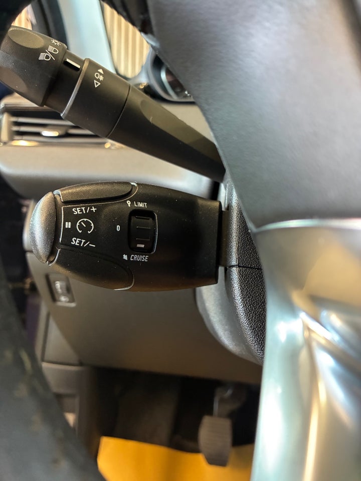 Peugeot 208 1,2 VTi 82 Allure Sky 5d