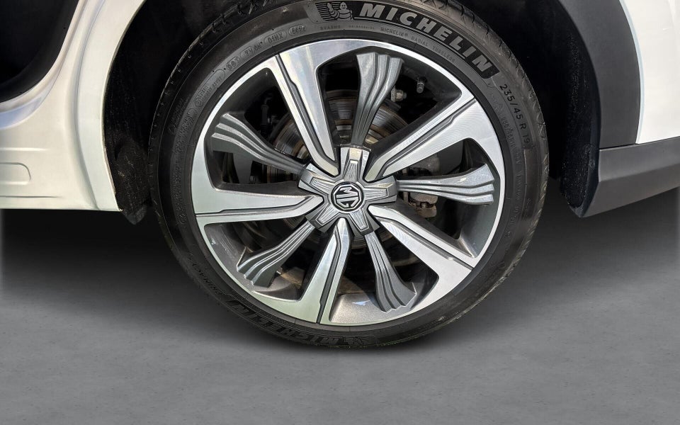 MG Marvel R Luxury 5d