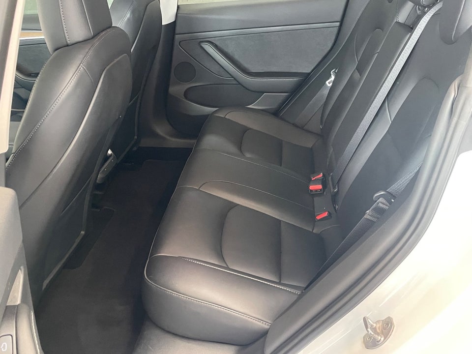 Tesla Model 3 RWD 4d