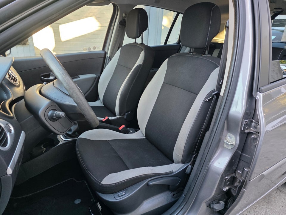 Renault Clio IV 1,2 16V Expression 5d