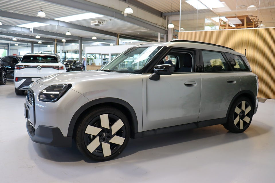 MINI Countryman E Essential Trim XS 5d