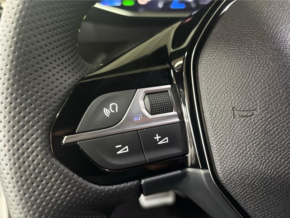 Peugeot e-208 54 GT Pack 5d