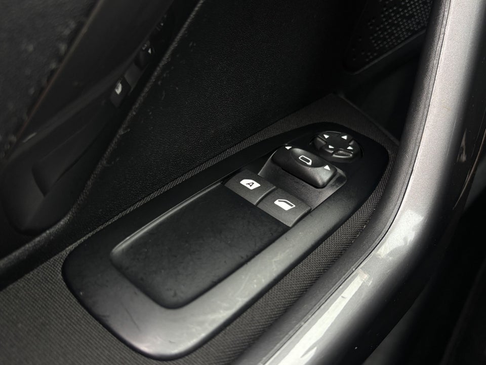 Peugeot 2008 1,2 VTi 82 Allure 5d