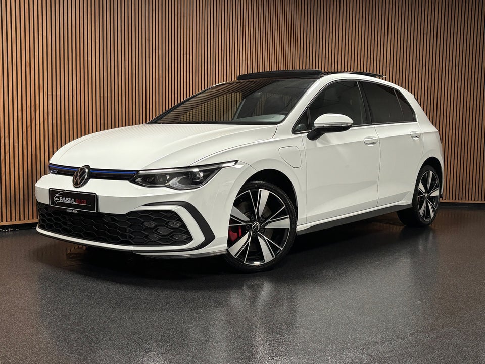 VW Golf VIII 1,4 GTE DSG 5d