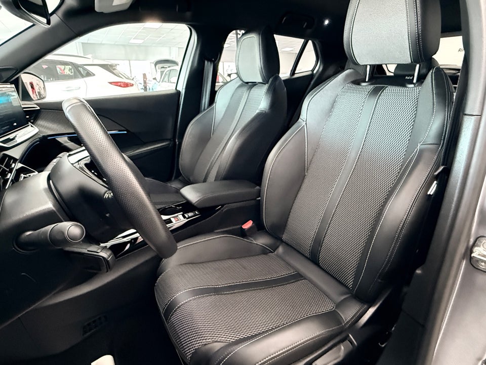 Peugeot e-2008 54 GT 5d