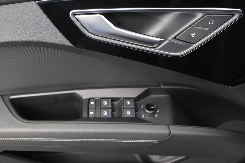 Audi Q4 e-tron 40 S-line 5d