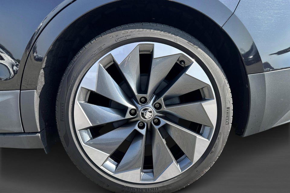 Skoda Enyaq 80 iV Selection Suite 5d