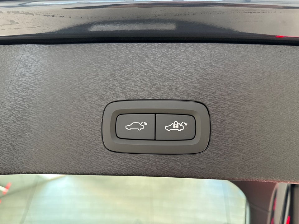 Volvo EC40 Extended Range Black Edition 5d