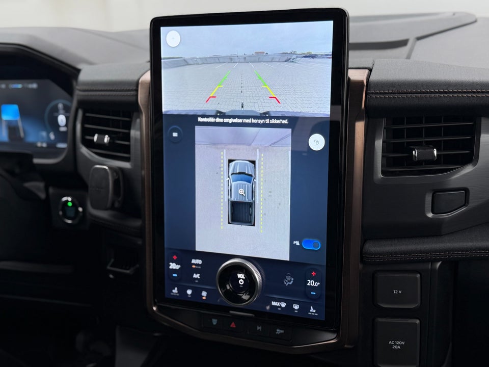 Ford F-150 Lightning Lariat Standard Range 4d