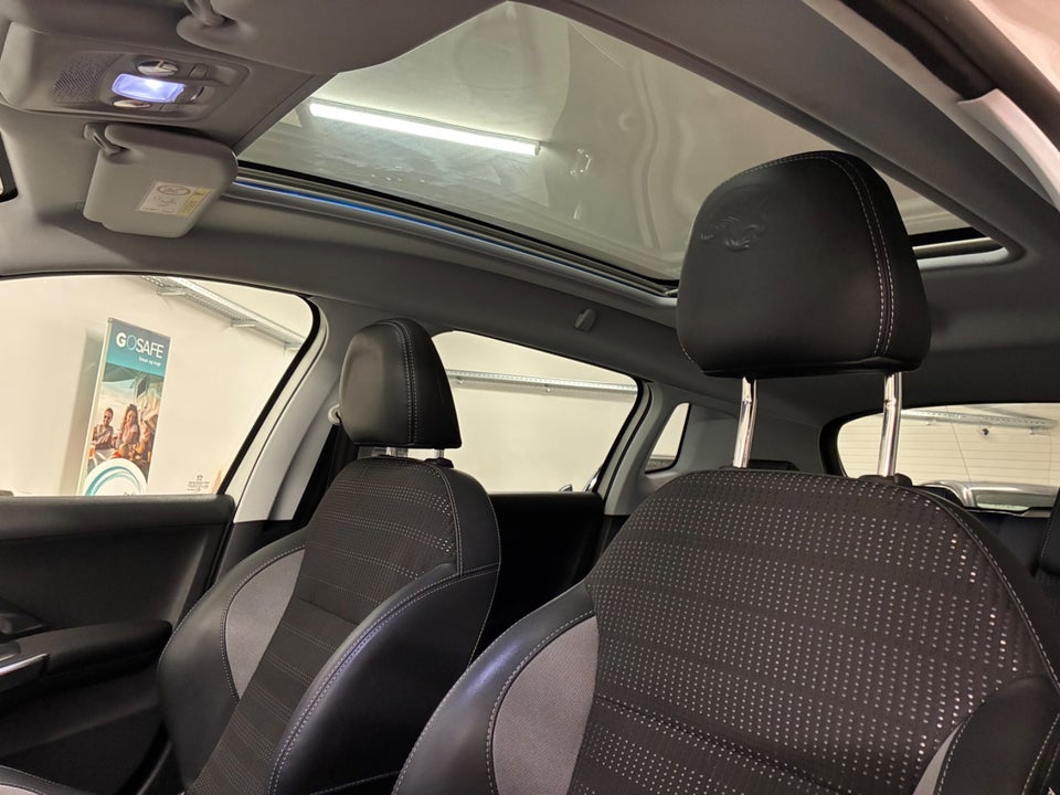 Peugeot 2008 1,2 e-THP 110 Desire Sky 5d