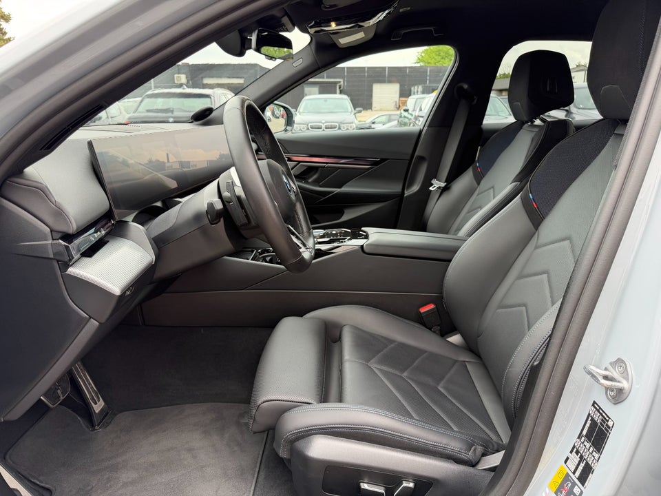 BMW i5 eDrive40 M-Sport 4d