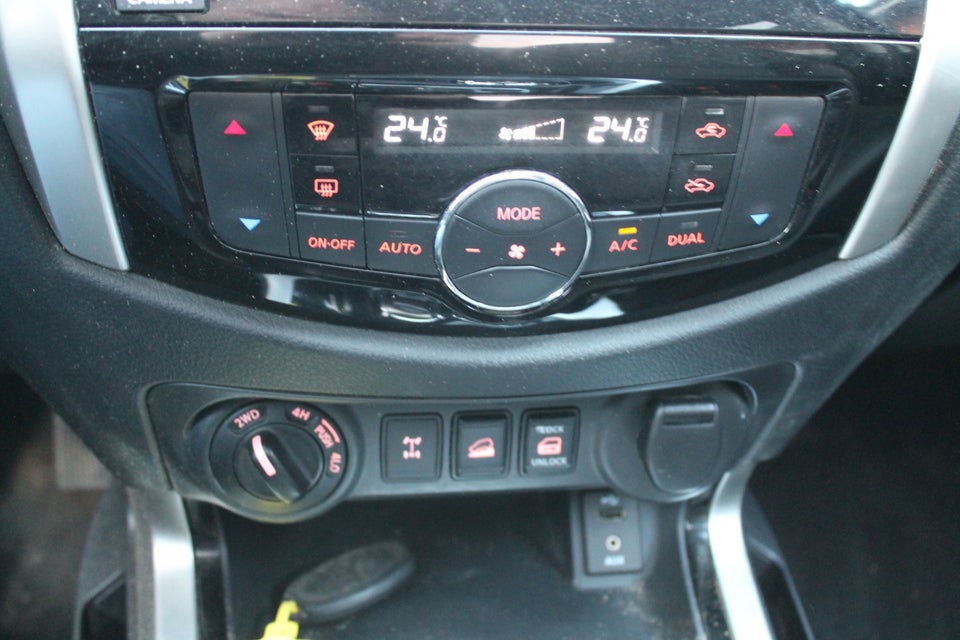 Nissan Navara 2,3 dCi 190 Db.Kab Tekna aut. 4d