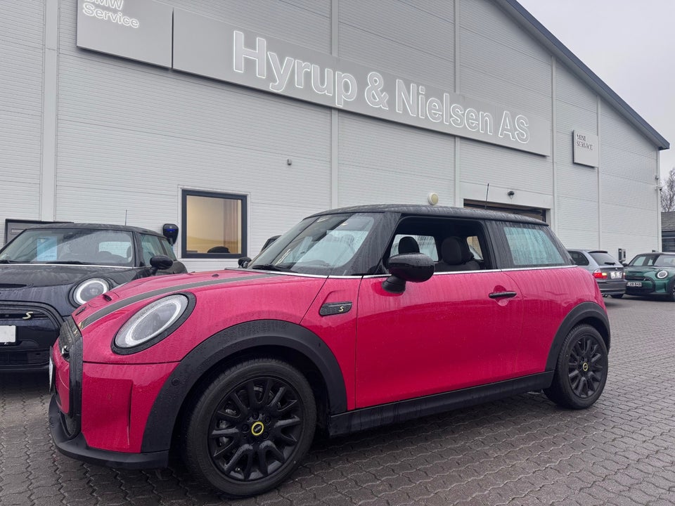 MINI Cooper SE Essential 3d