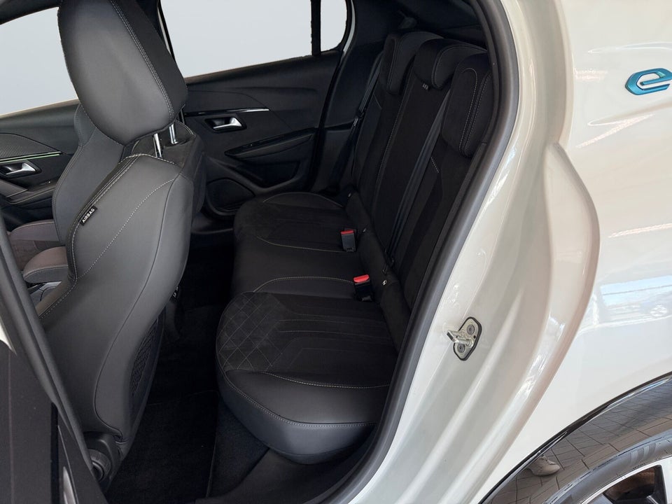 Peugeot e-208 50 GT Pack 5d