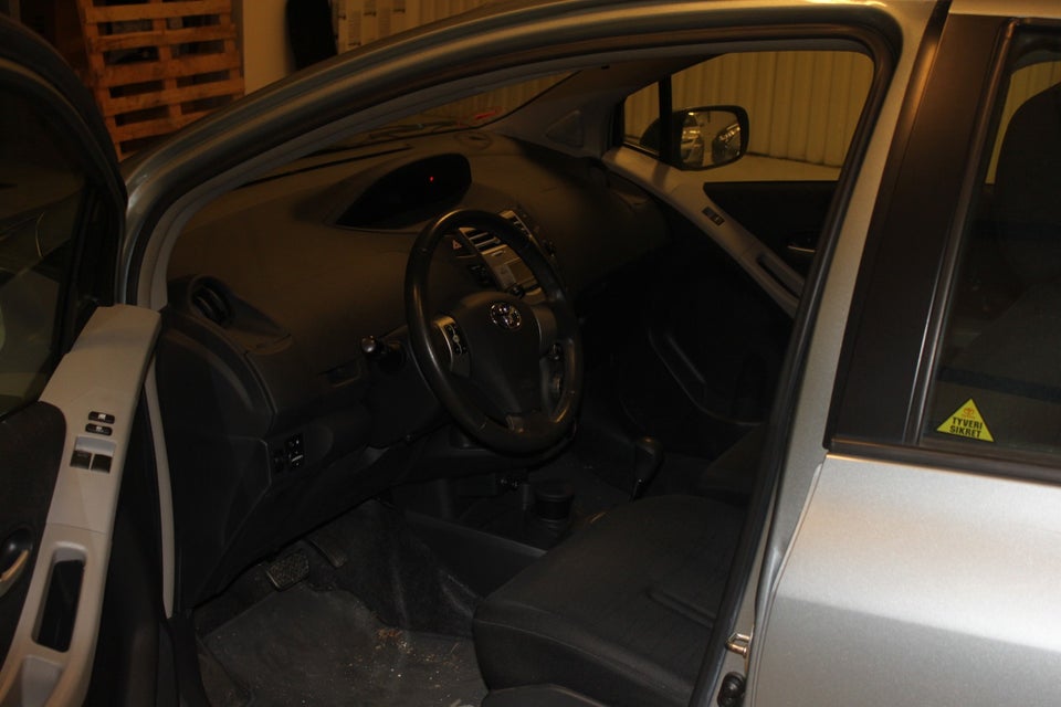 Toyota Yaris 1,3 Luna M/M 5d