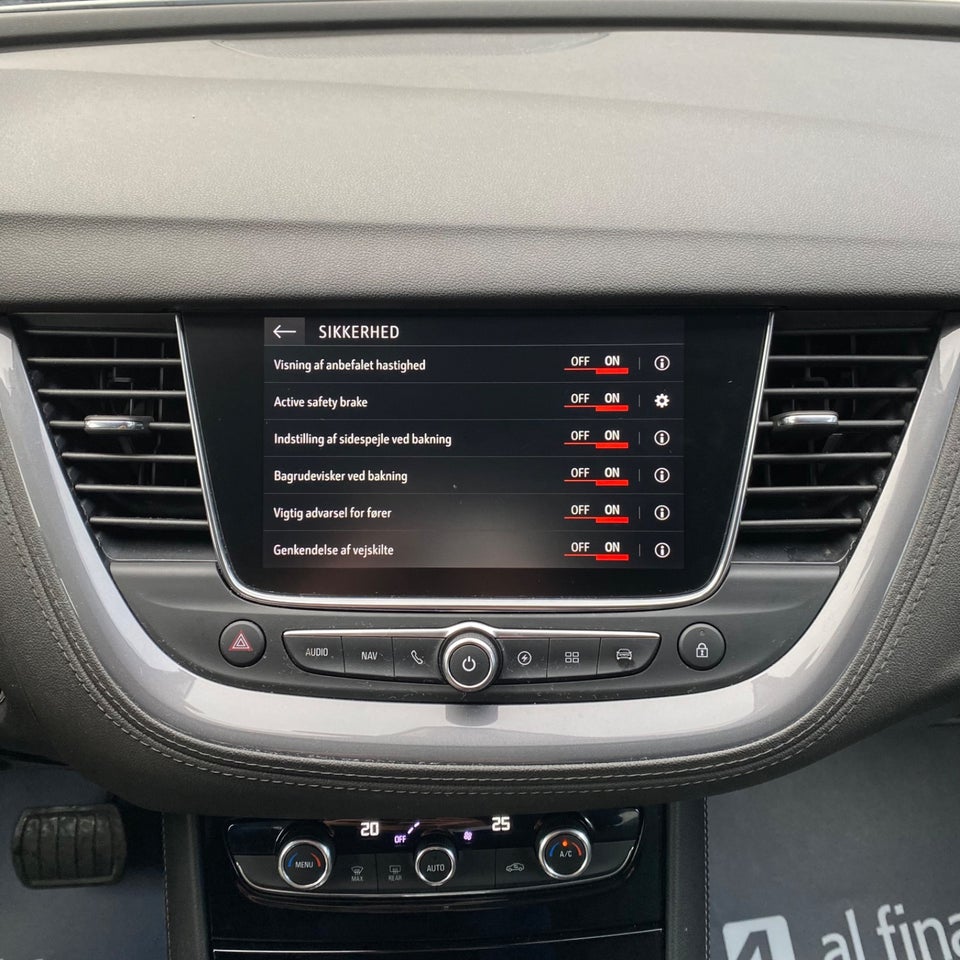 Opel Grandland X 1,6 Hybrid4 Exclusive aut. 5d