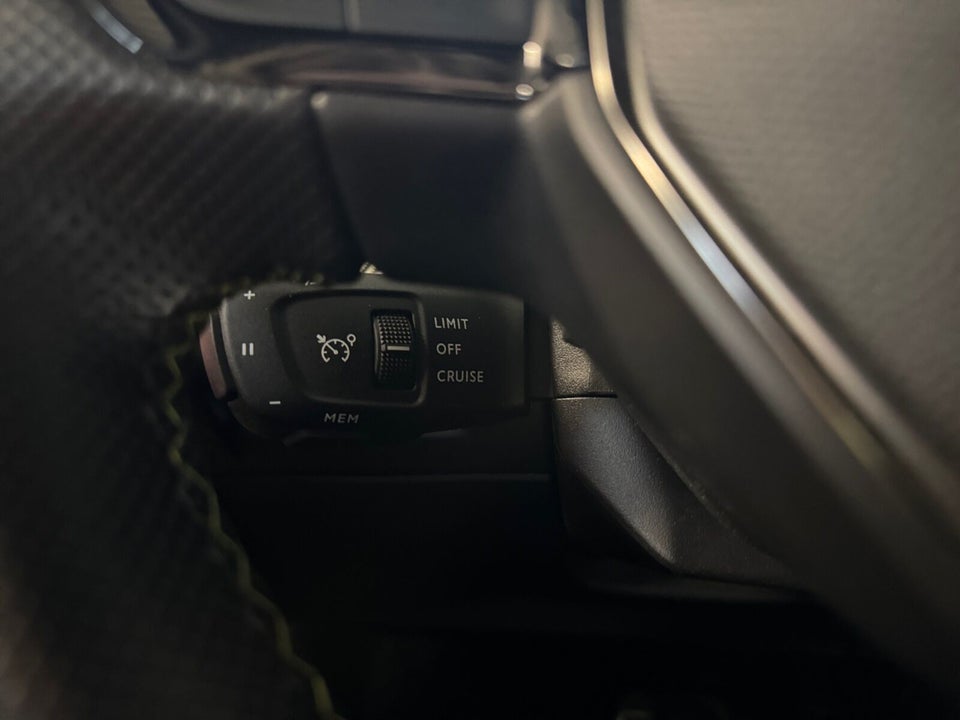 Peugeot e-2008 50 GT Pack 5d