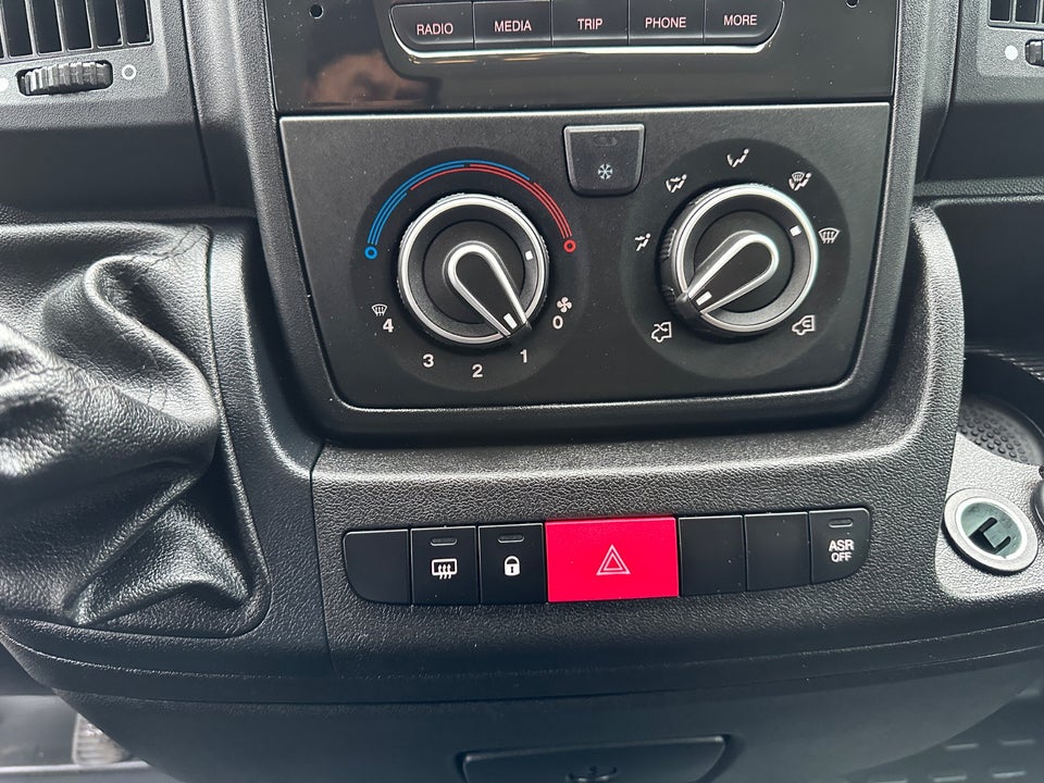 Peugeot Boxer 335 2,2 BlueHDi 165 L2 Plus Alukasse