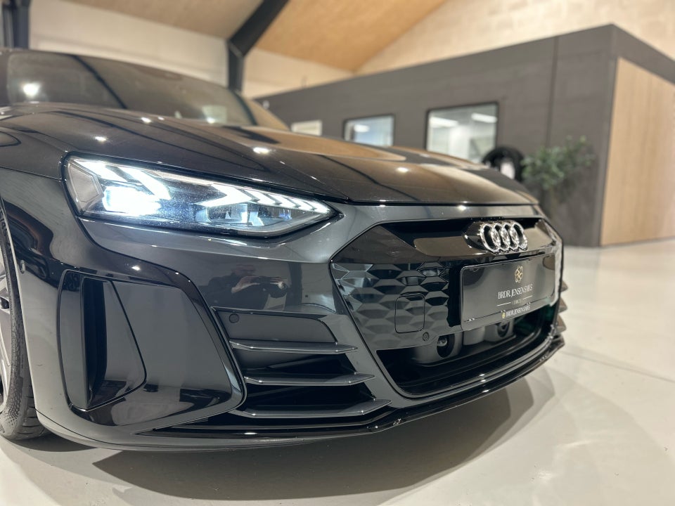 Audi e-tron GT quattro 4d