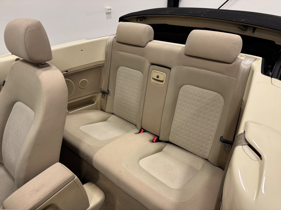 VW New Beetle 1,6 Trendline Cabriolet 2d