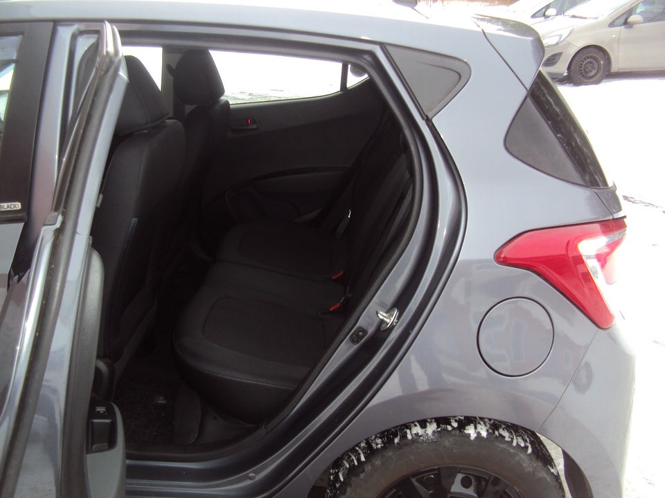 Hyundai i10 1,0 Black Line 5d