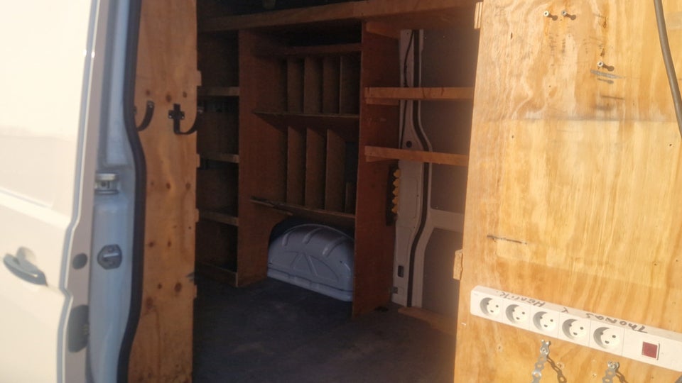 VW Crafter 35 2,0 TDi 177 Kassevogn L3H2 aut.