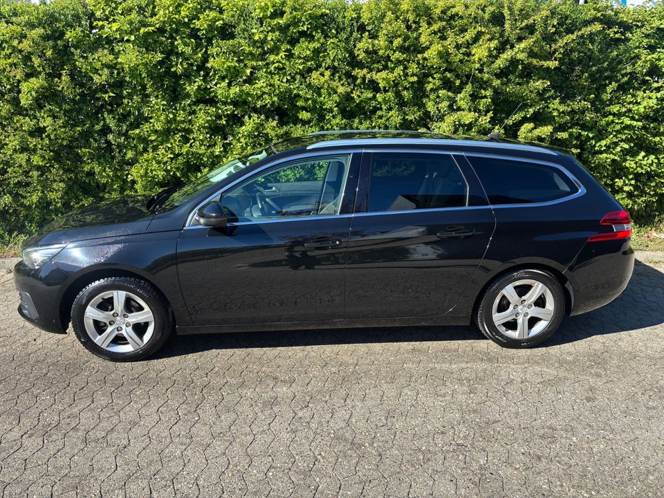 Peugeot 308 1,2 e-THP 130 Allure Sky SW 5d