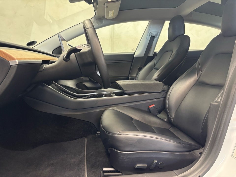 Tesla Model 3 Standard Range+ RWD 4d