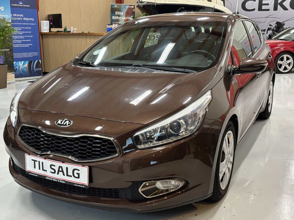 Kia Ceed 1,6 GDi Premium 5d