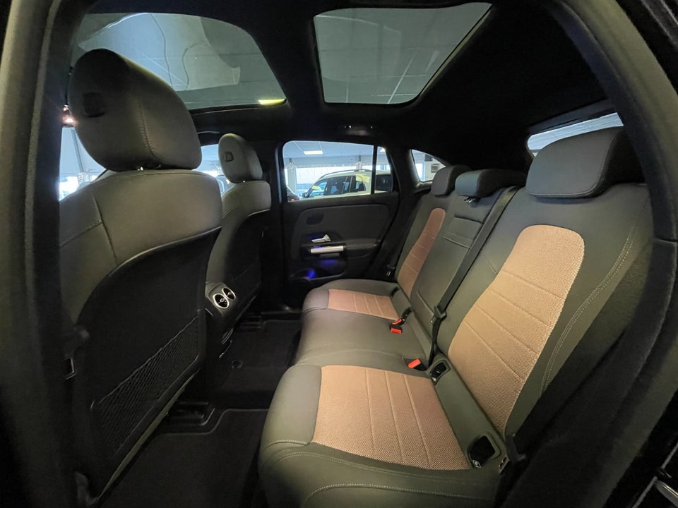 Mercedes EQA300 4Matic 5d