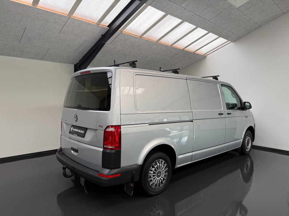 VW Transporter 2,0 TDi 150 Kassevogn lang